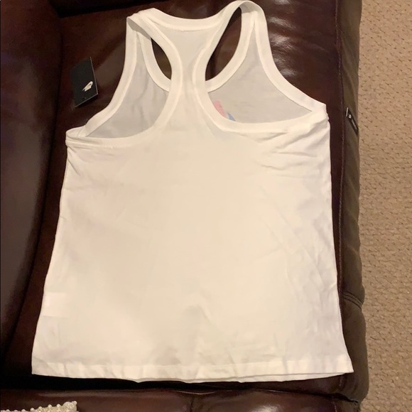 🌺 New with tags Nike top - Picture 2 of 5